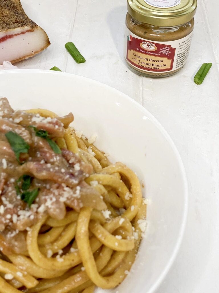 Stringozzi con crema di porcini e tartufi bianchi Pignatelli